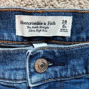 Abercrombie & Fitch Ultra High-Rise Ankle Jeans - Classic Blue